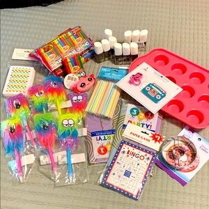 Party Up Girls 40 Pc Party Set NEW Fur Pens Tablecloths Bingo/Prizes & much more